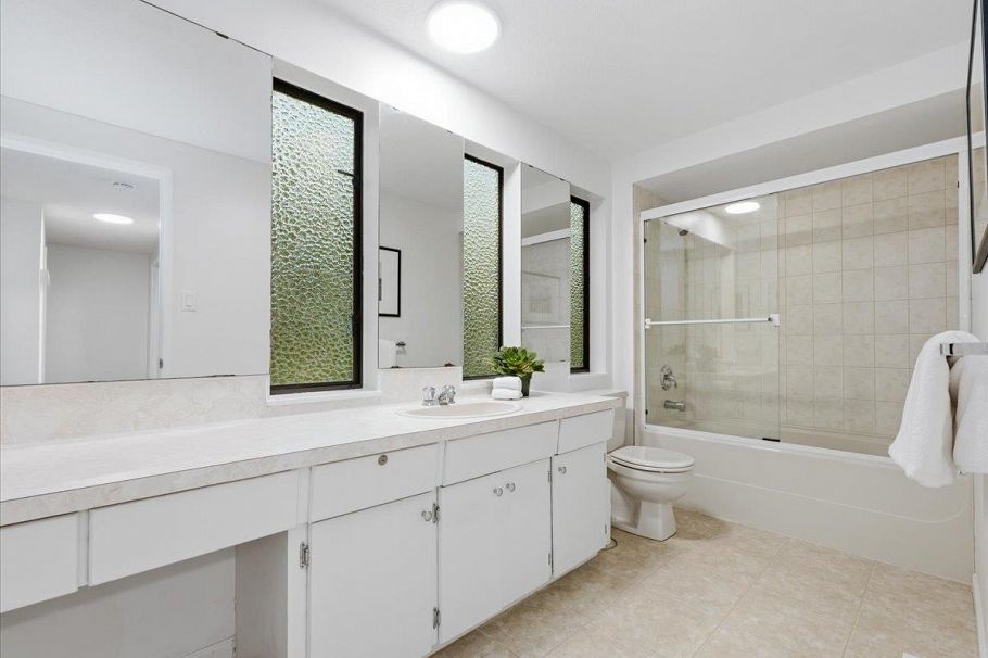 1341 Wellington Drive North Vancouver, BC - 28