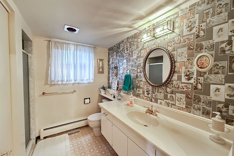 6816 Ontario Street Vancouver, BC - 7