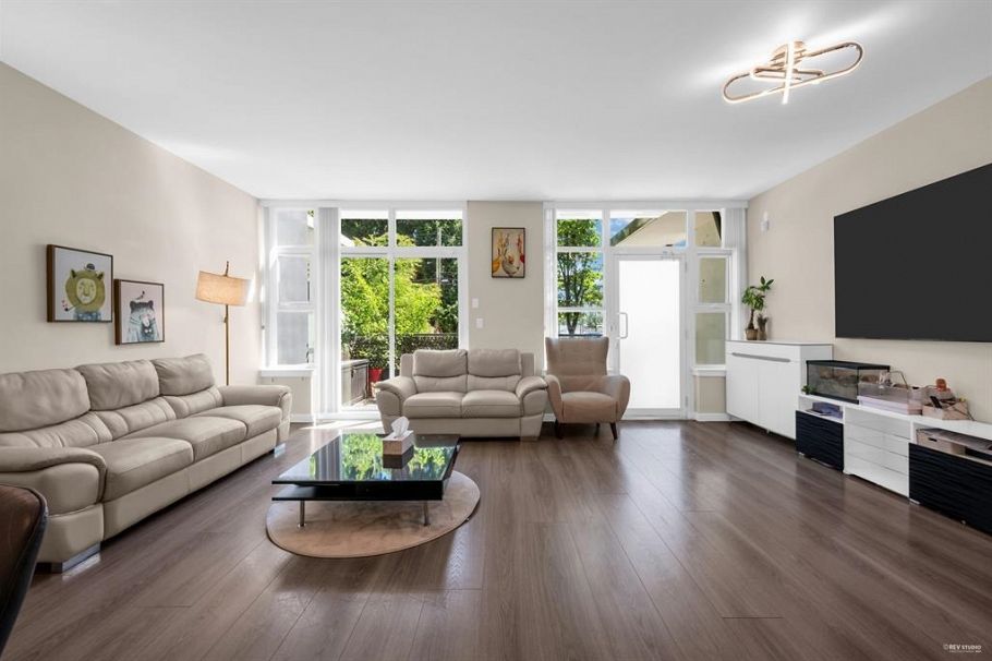 TH16 8677 Capstan Way Richmond, BC - 3