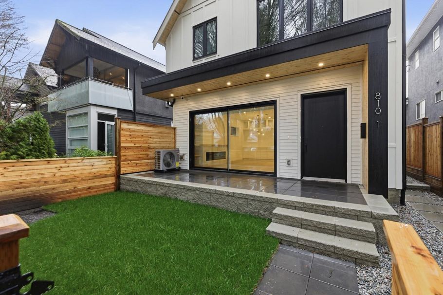 1 810 E 22nd Avenue Vancouver, BC - 2