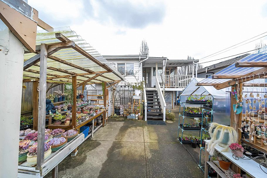 3134 E 1st Avenue Vancouver, BC - 32