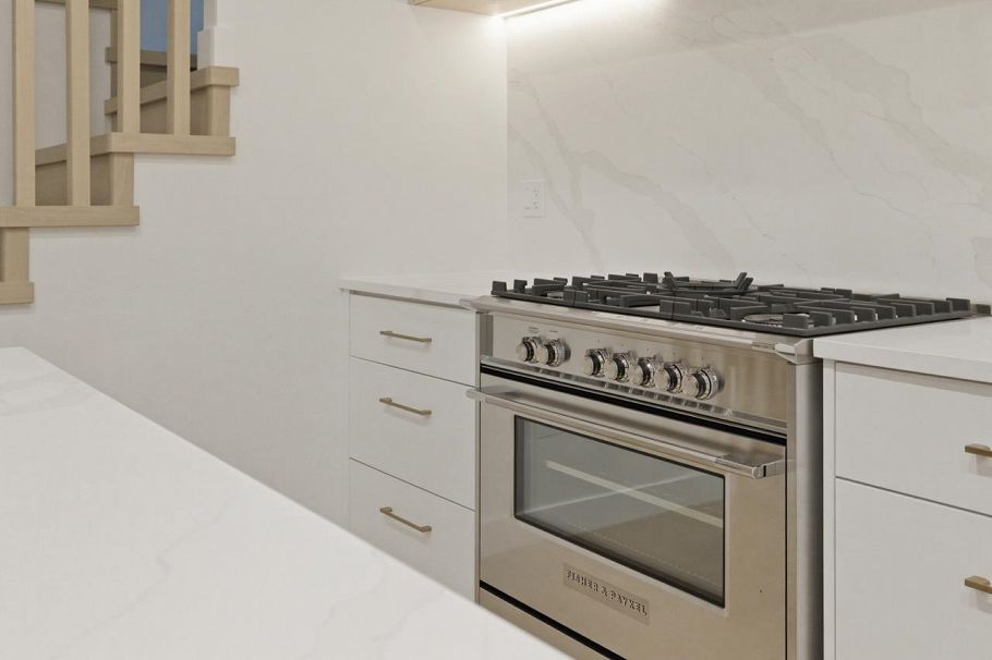 1 810 E 22nd Avenue Vancouver, BC - 17