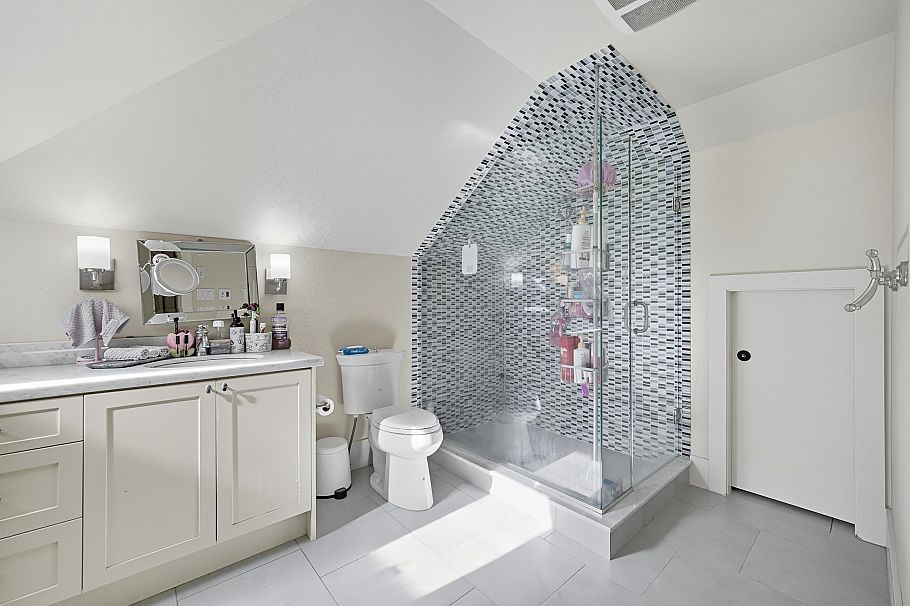 1350 W 15th Avenue Vancouver, BC - 33