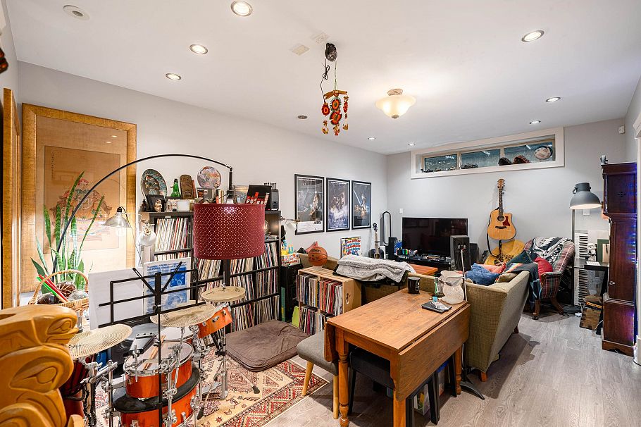 3511 W 15th Avenue Vancouver, BC - 23