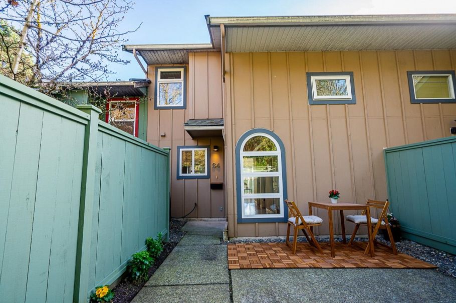 34 900 17th Street North Vancouver, BC - 3