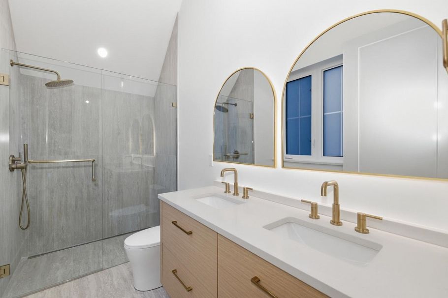 1 810 E 22nd Avenue Vancouver, BC - 25