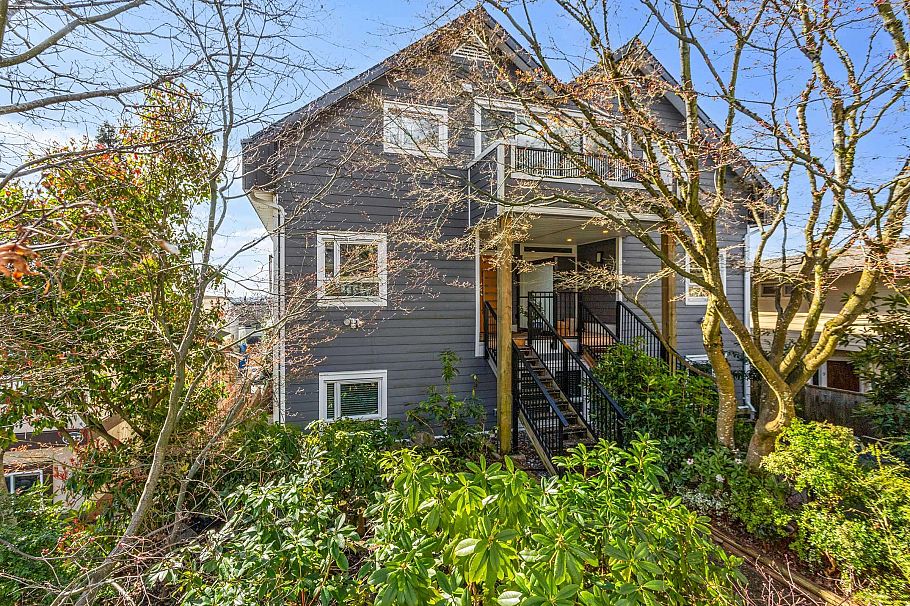 D 225 E 4th Street North Vancouver, BC - 19