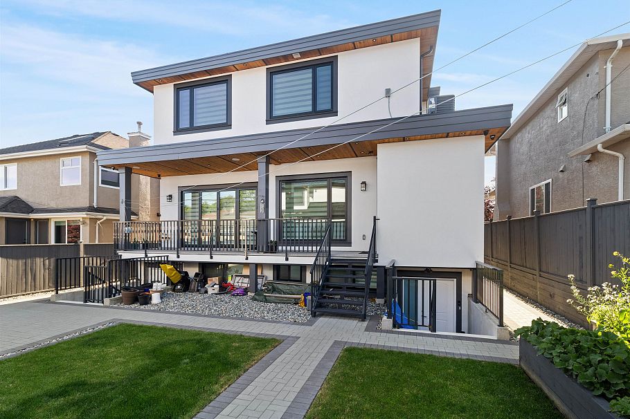 7662 French Street Vancouver, BC - 31