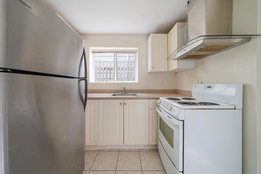 4663 W 15th Avenue Vancouver, BC - 24