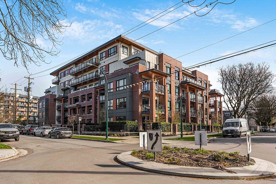 409 2550 Garden Drive Vancouver, BC - 1
