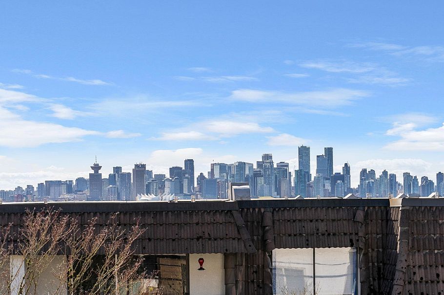 201 225 W 3rd Street North Vancouver, BC - 1