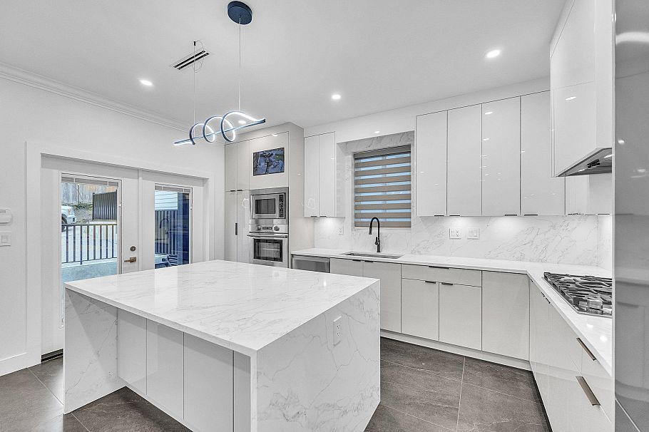 812 Montroyal Boulevard North Vancouver, BC - 8