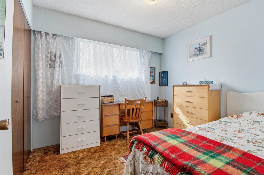 407 E 13th Street North Vancouver, BC - 11