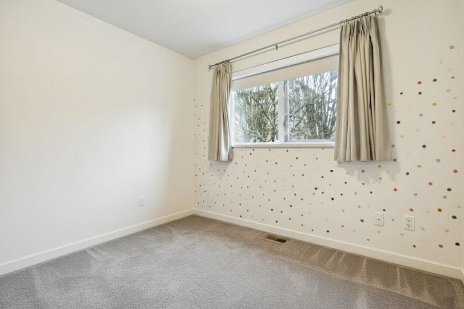 158 W 22nd Street North Vancouver, BC - 18