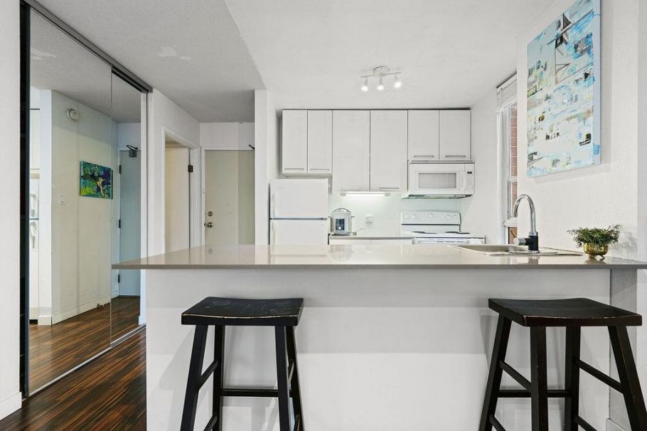 301 1333 Hornby Street Vancouver, BC - 7