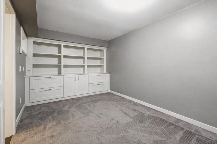 158 W 22nd Street North Vancouver, BC - 10