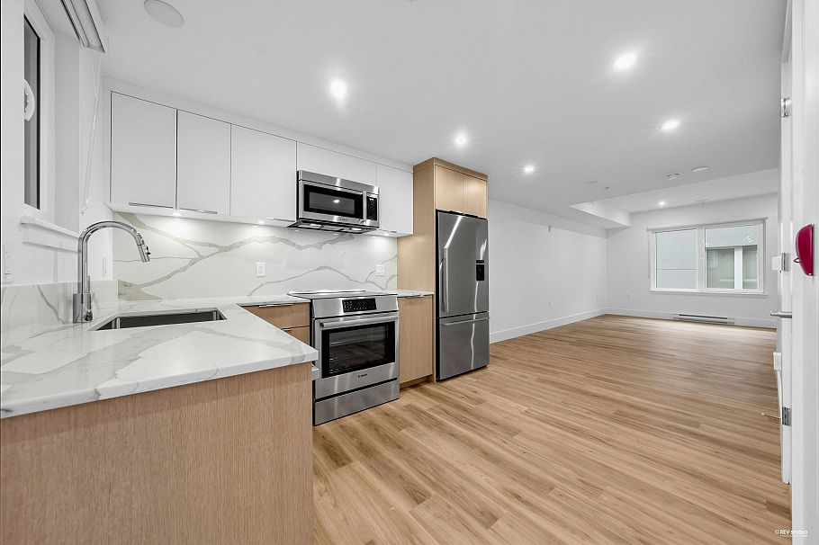 2071 E 1st Avenue Vancouver, BC - 9