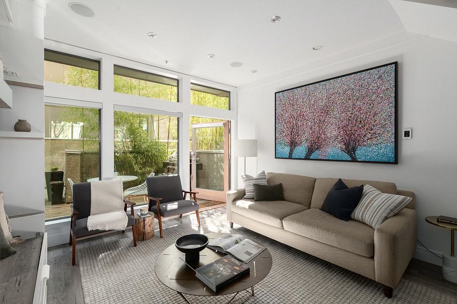 396 E 15th Avenue Vancouver, BC - 3