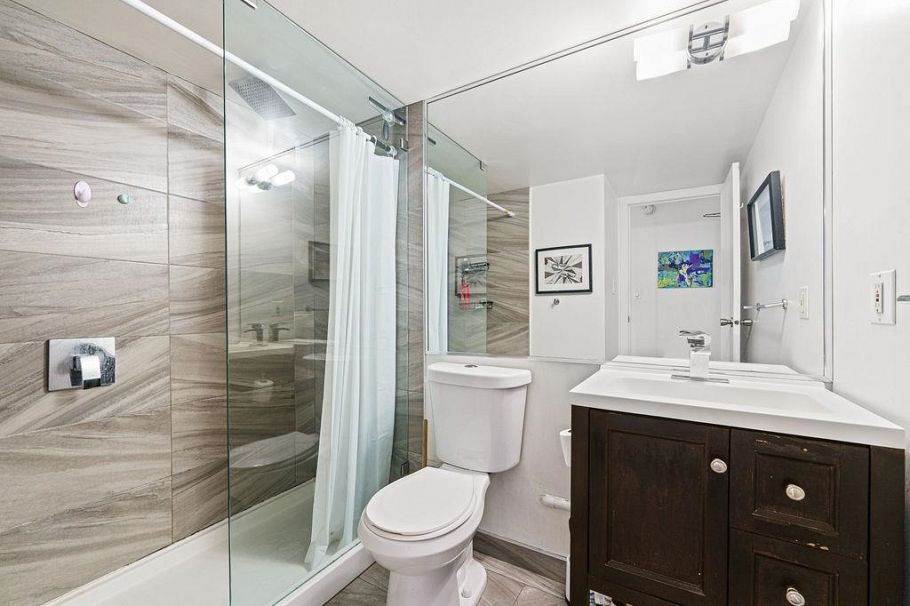 301 1333 Hornby Street Vancouver, BC - 2