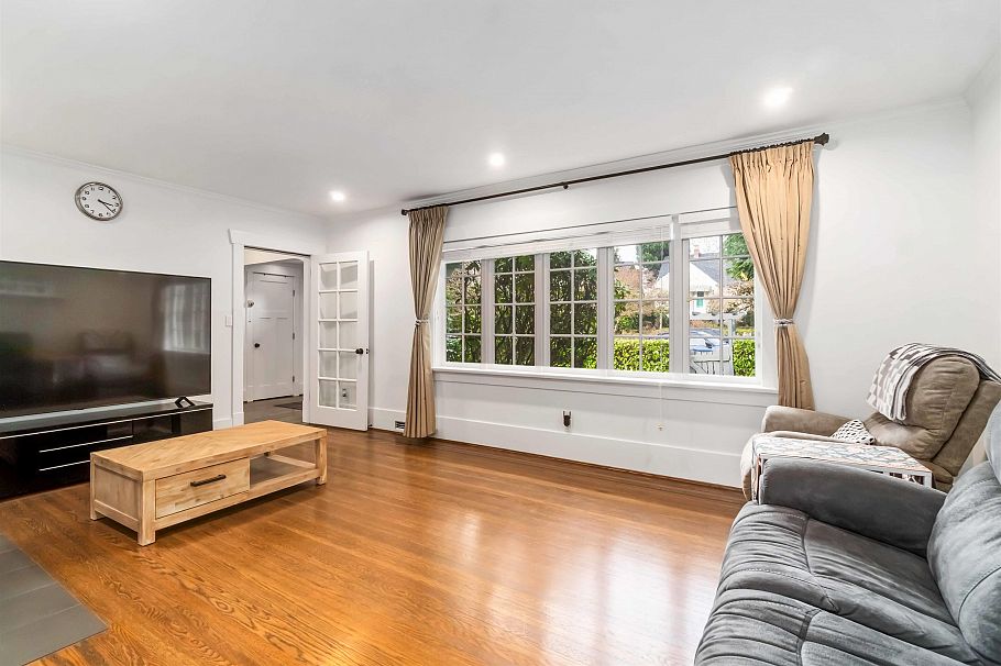 3322 W 38th Avenue Vancouver, BC - 4