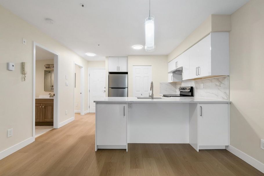 205 1823 E Georgia Street Vancouver, BC - 1
