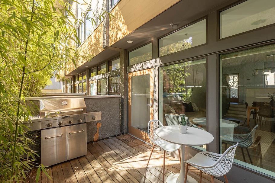 396 E 15th Avenue Vancouver, BC - 4