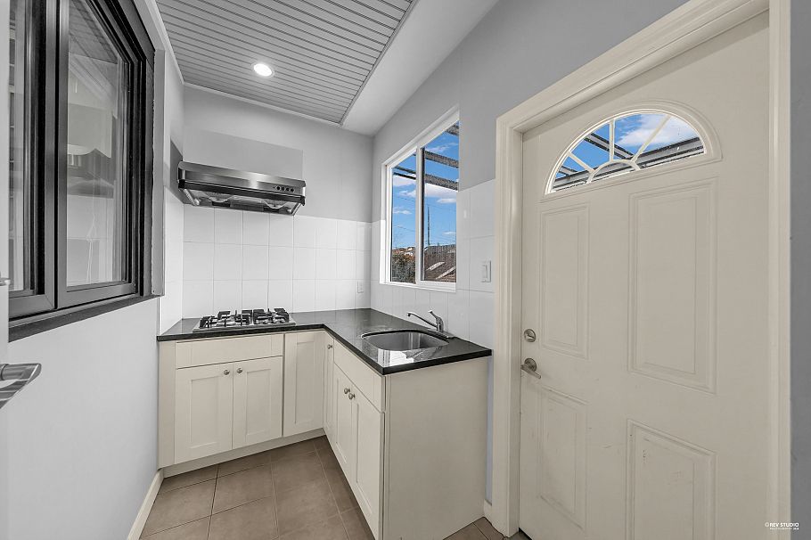 4009 W 11th Avenue Vancouver, BC - 20