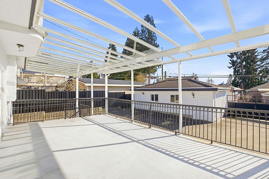 213 W 28th Street North Vancouver, BC - 11