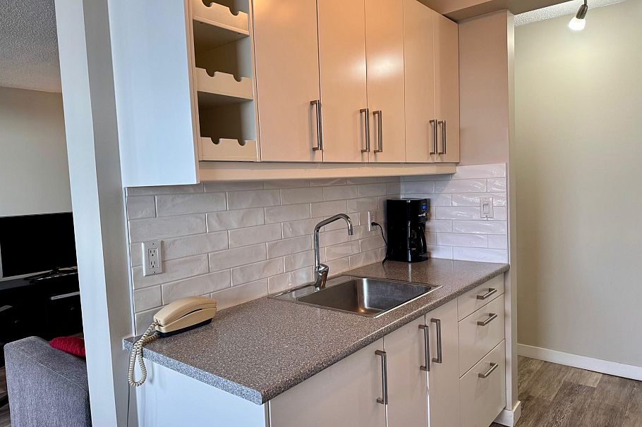 1903 145 St. Georges Avenue North Vancouver, BC - 12