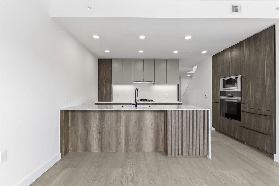 306 3590 W 39th Avenue Vancouver, BC - 2