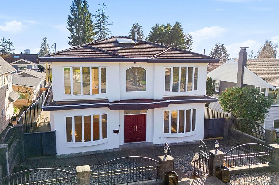 213 W 28th Street North Vancouver, BC - 25