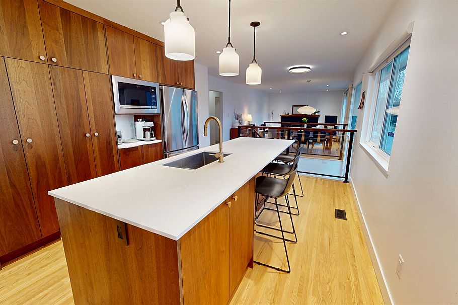 995 E 47th Avenue Vancouver, BC - 9