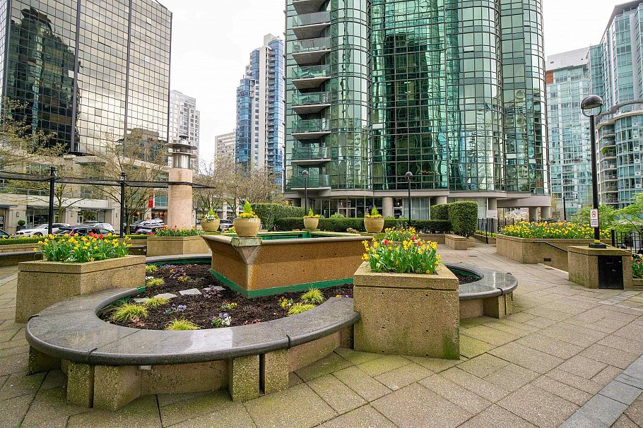 302 588 Broughton Street Vancouver, BC - 5