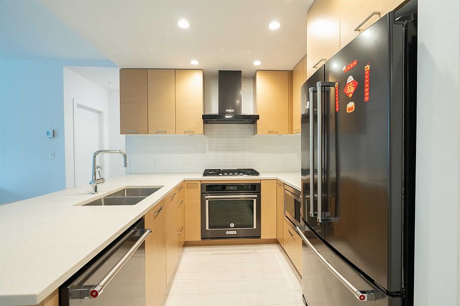 303 3581 Ross Drive Vancouver, BC - 2