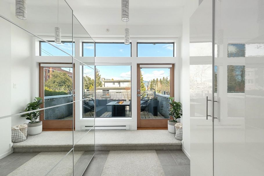 396 E 15th Avenue Vancouver, BC - 20