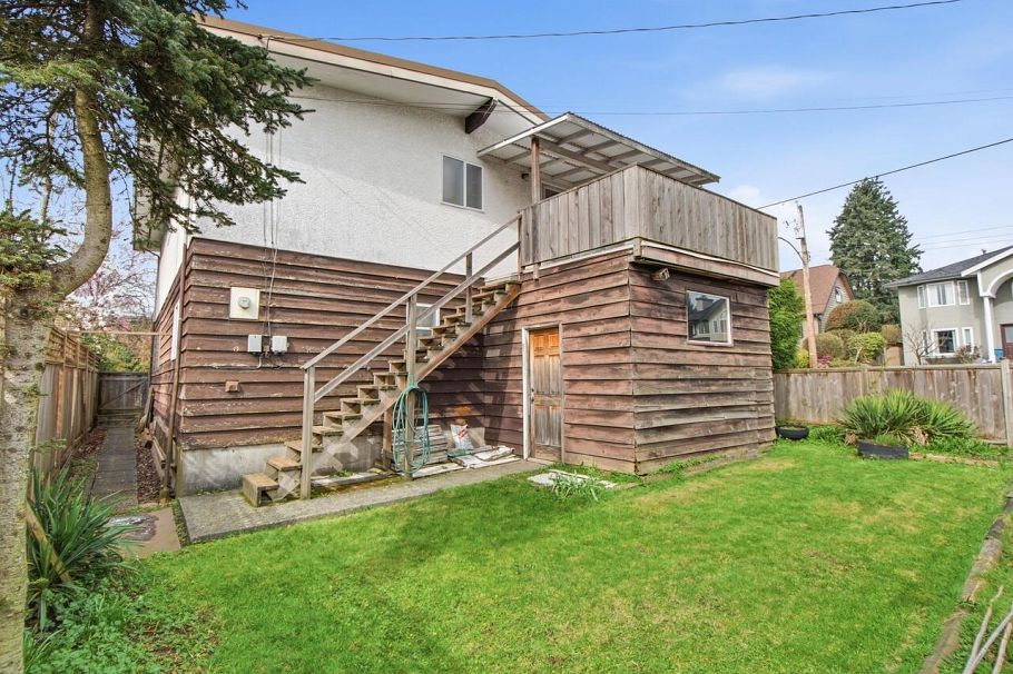 407 E 13th Street North Vancouver, BC - 18