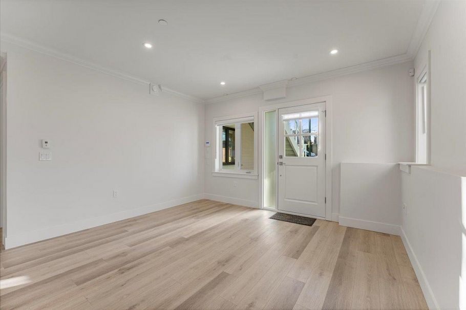 2229 W 16th Avenue Vancouver, BC - 9