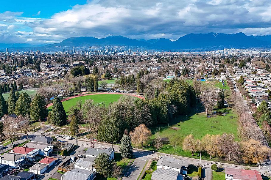 995 E 47th Avenue Vancouver, BC - 29