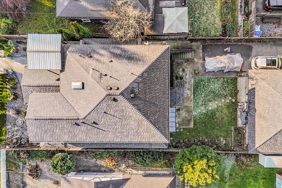 512 W 23rd Street North Vancouver, BC - 4