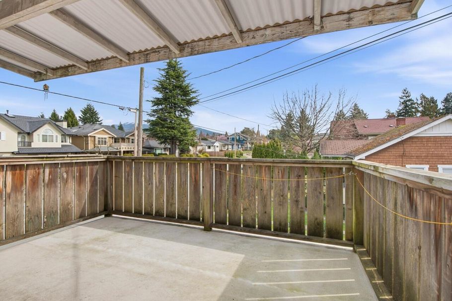 407 E 13th Street North Vancouver, BC - 17