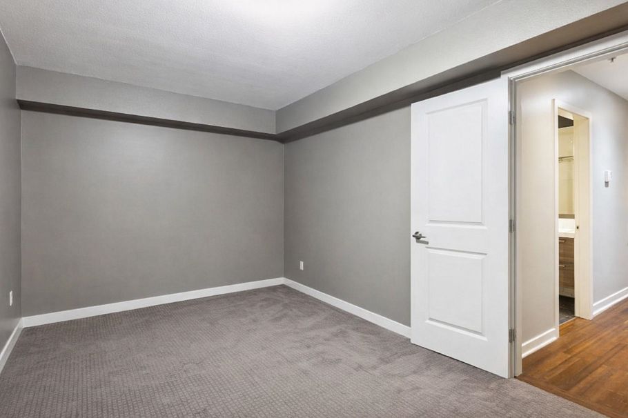 158 W 22nd Street North Vancouver, BC - 11