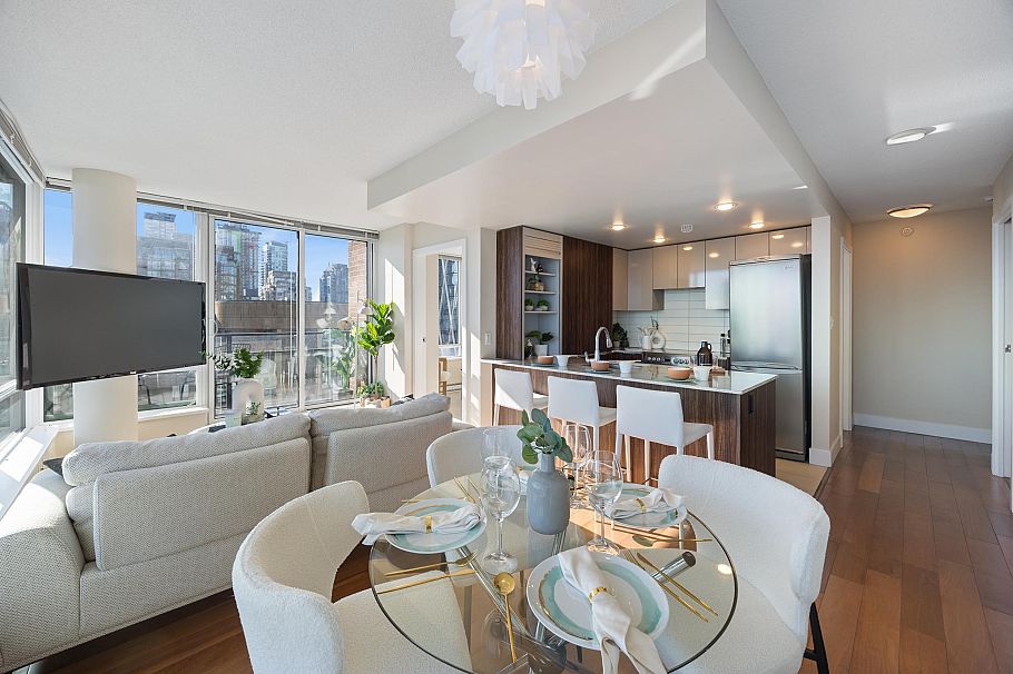 1801 1088 Richards Street Vancouver, BC - 3