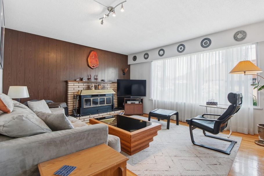 407 E 13th Street North Vancouver, BC - 8