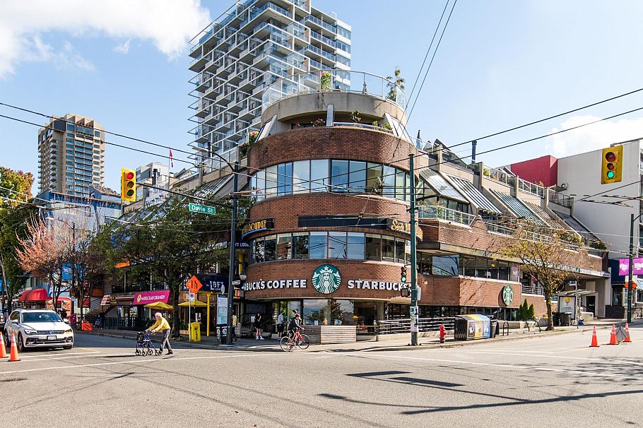 406 1740 Comox Street Vancouver, BC - 32