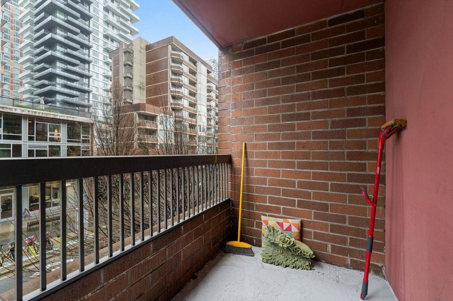 301 1333 Hornby Street Vancouver, BC - 18