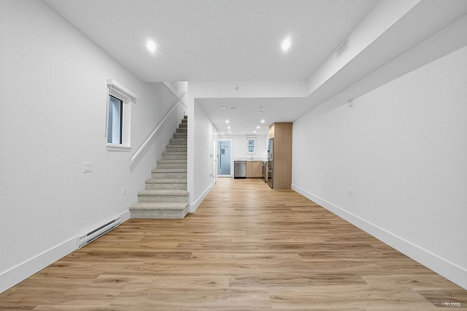 2071 E 1st Avenue Vancouver, BC - 14