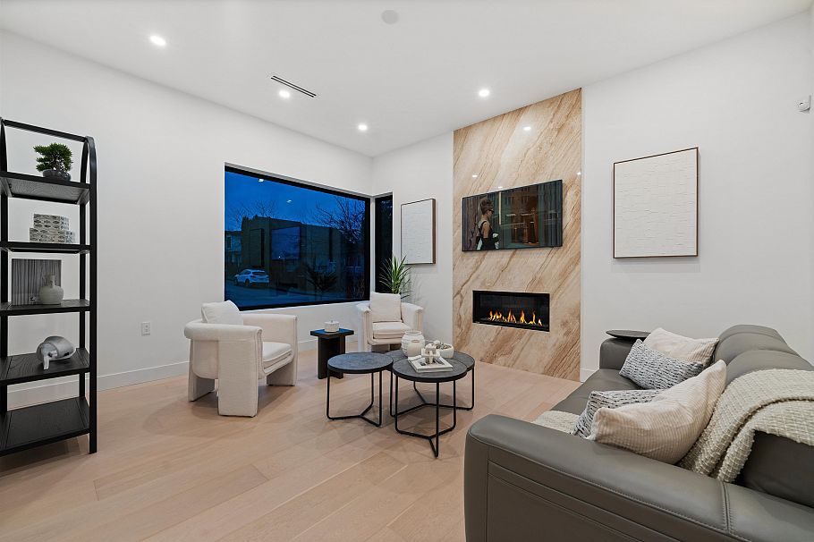 1605 E 21st Avenue Vancouver, BC - 4