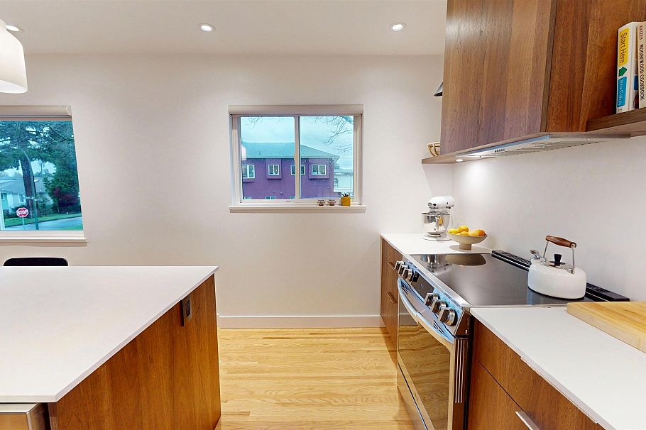 995 E 47th Avenue Vancouver, BC - 7