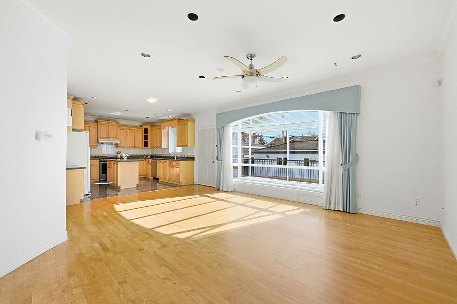 213 W 28th Street North Vancouver, BC - 8