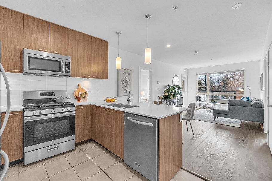 202 1330 Marine Drive North Vancouver, BC - 13